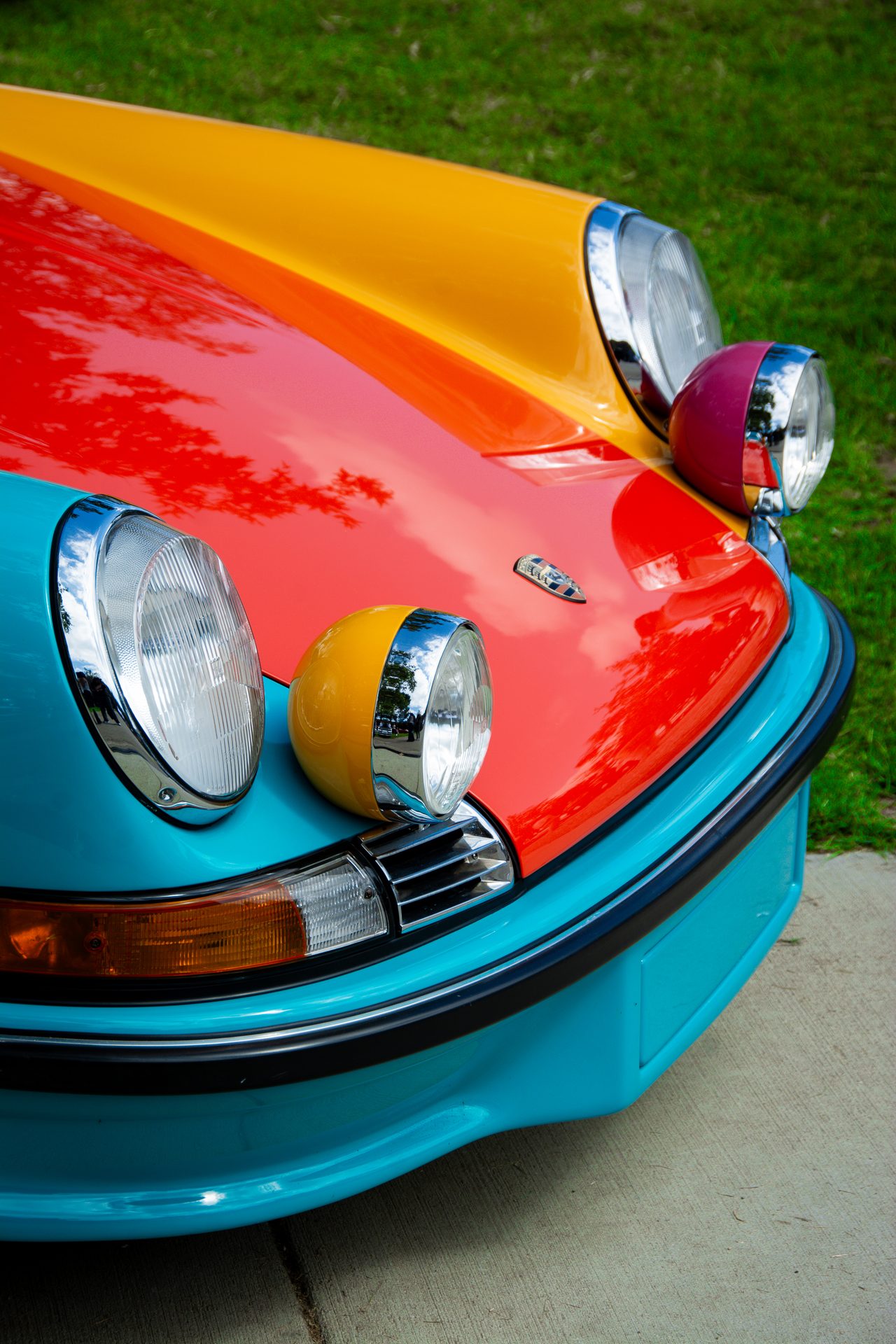 Multicolor Porsche 911 — front