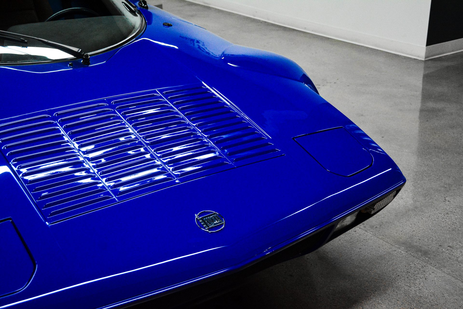 Corvette Stingray — hood louvers