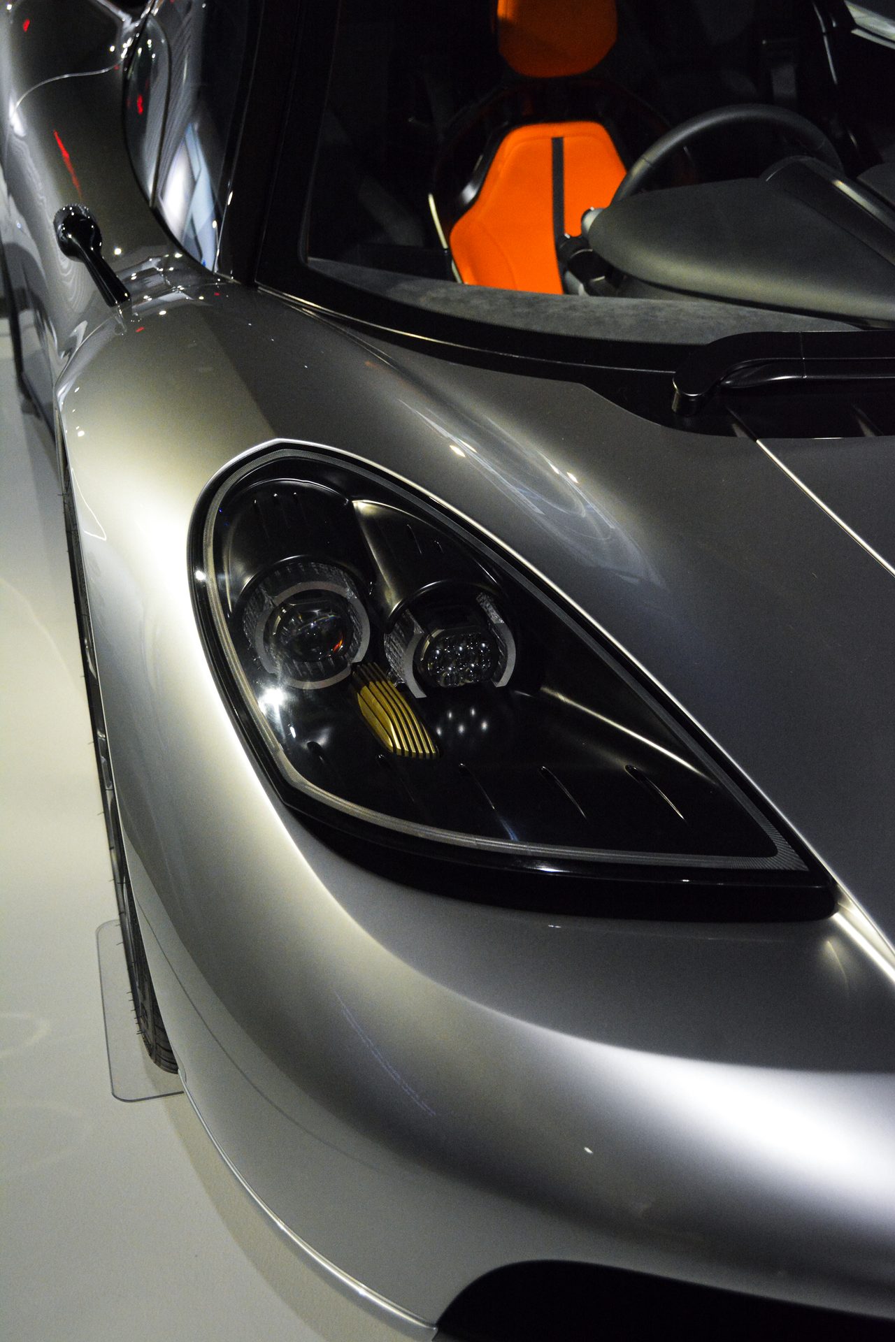 Porsche 918 — headlight detail